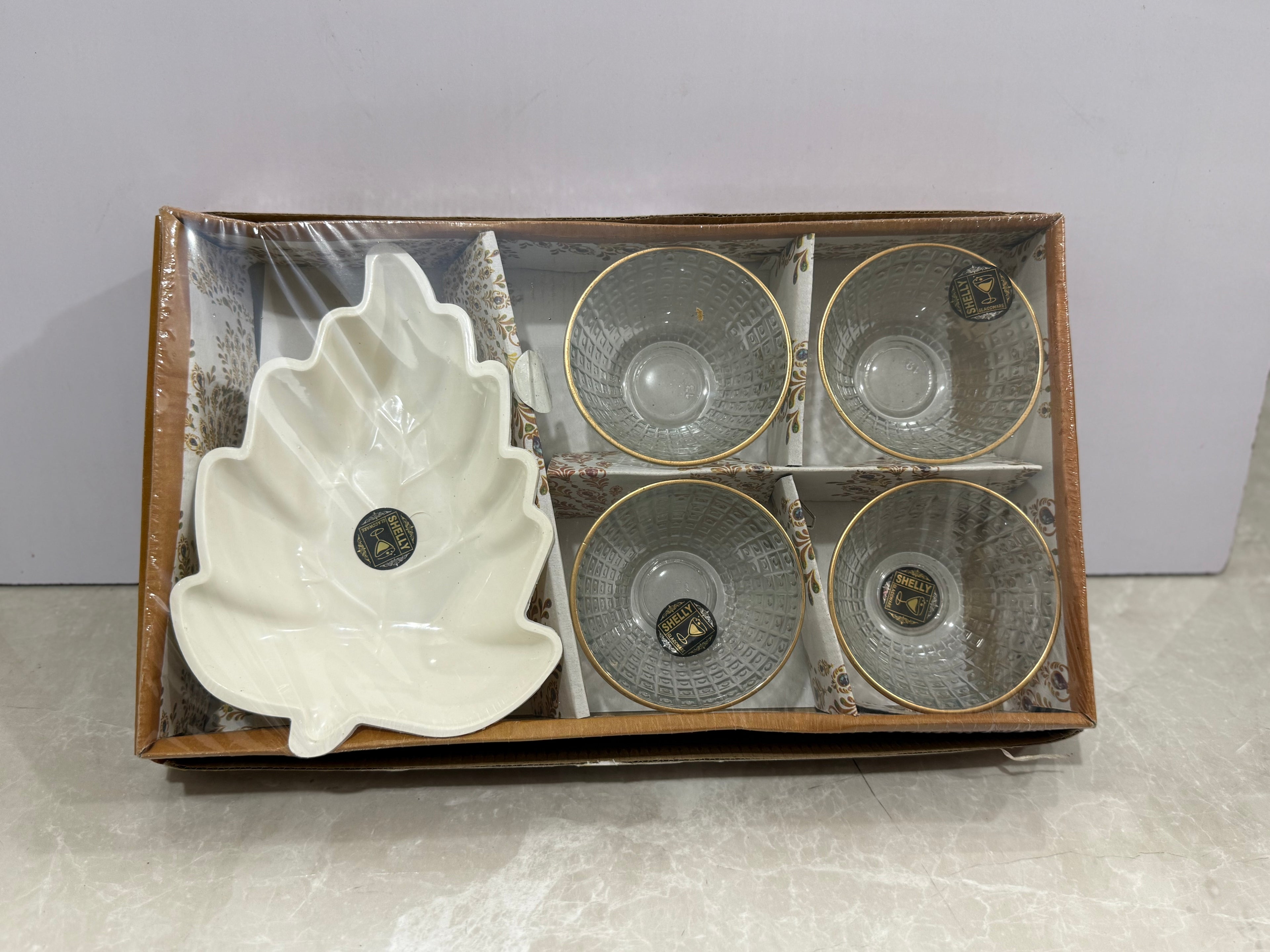 6 Piece Bowlset with Maple Leaf Tray